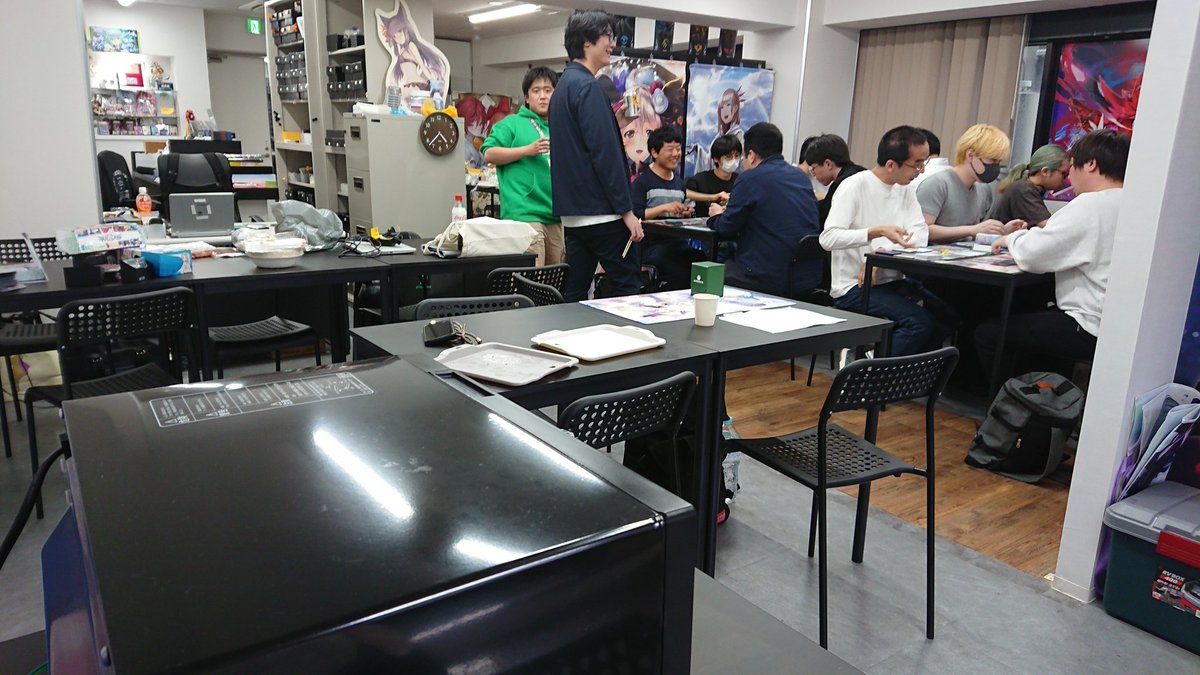 飲みクロス、20名(一部遅刻)でオープンしました！！！
手前には本日の主役(電子レンジ)があります！