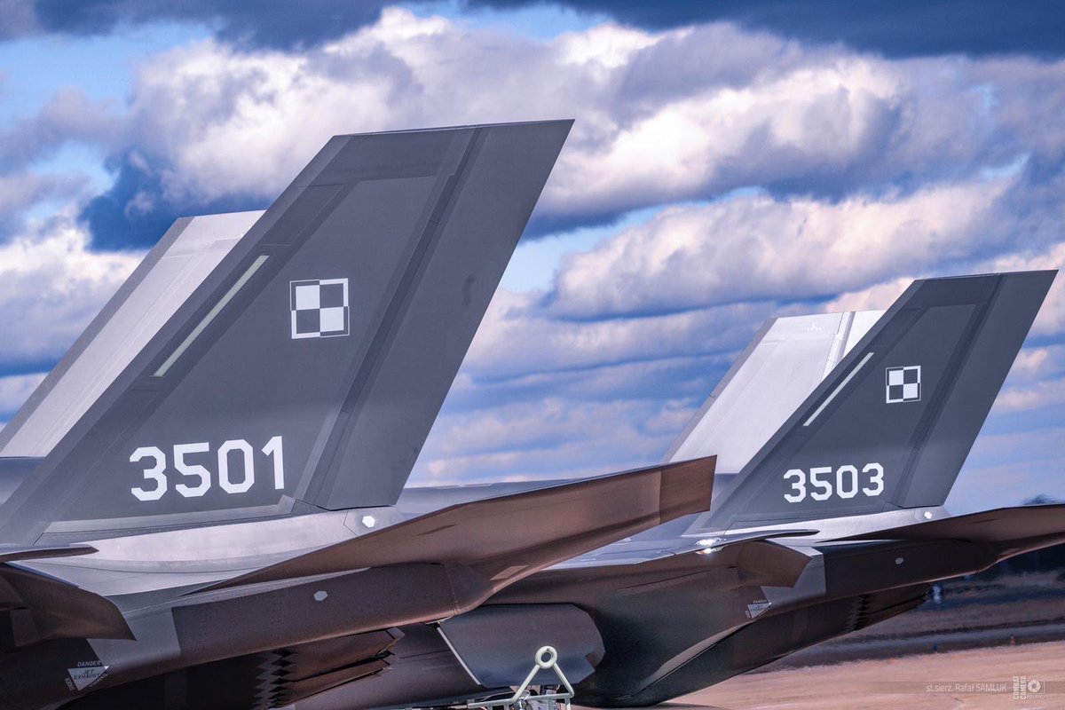 Wielkie gratulacje dla polskich 🇵🇱pilotów, którzy wczoraj w USA 🇺🇸ukończyli pierwszy etap szkolenia na samolotach F-35. Profesjonalizm i  niesamowite doświadczenie - to składa się na ten sukces. Dziękuję, że swoją służbą wzmacniacie polskie zdolności obronne i budujecie