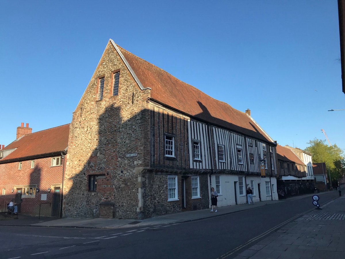 JuliansShowings's tweet image. Hands up who made it along to the Dragon Hall yesterday?
There’s plenty more tomorrow, when Hetta Howes gives the Julian Lecture tomorrow: The Julian Lecture and Festival 9th-10th May 2025 – Friends of Julian of Norwich
No need to book.
#JulianOfNorwich #JulianLecture