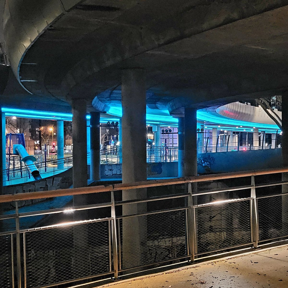 2049, Paris la défense by night