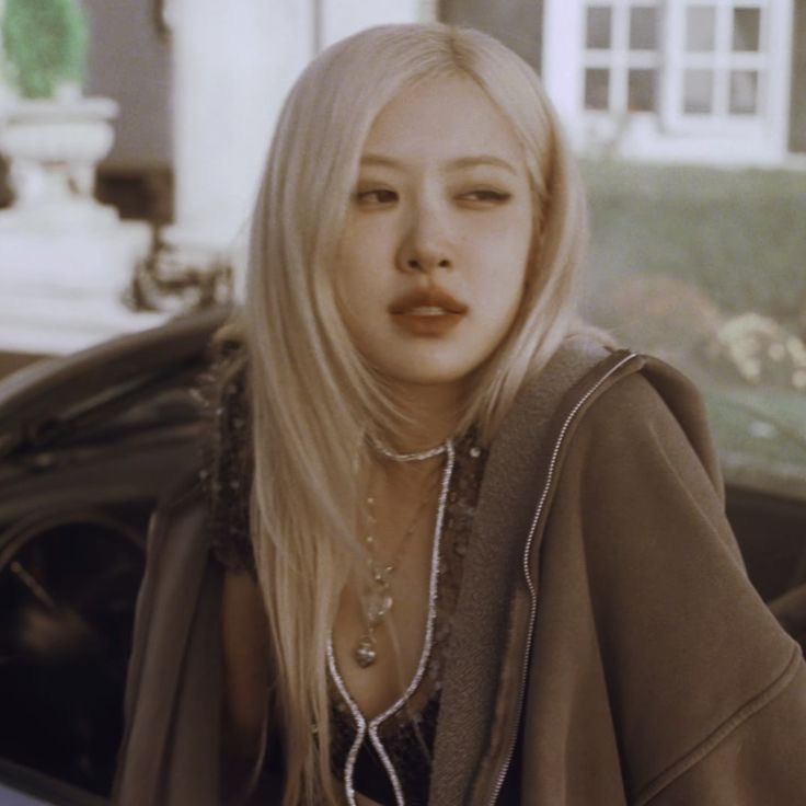 ROSÉ’s “Messy” (#51) becomes the highest-charting solo song by a Korean female soloist on Apple Music US pop genre in history, surpassing her own “toxic till the end” (#53).