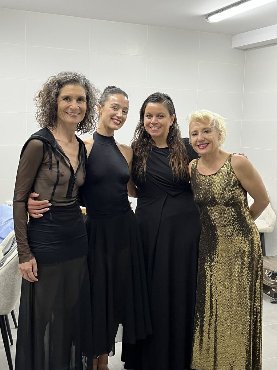 María Moreno (@maria_moreno_pe) on Twitter photo Que maravilla ❤️❤️❤️
Las estaciones ya no son de VIVALDI , inaugurando el <a href="/10Sentidos/">Festival 10 Sentidos</a> tival Que maravilla ❤️❤️❤️
Las estaciones ya no son de VIVALDI , inaugurando el <a href="/10Sentidos/">Festival 10 Sentidos</a> tival
