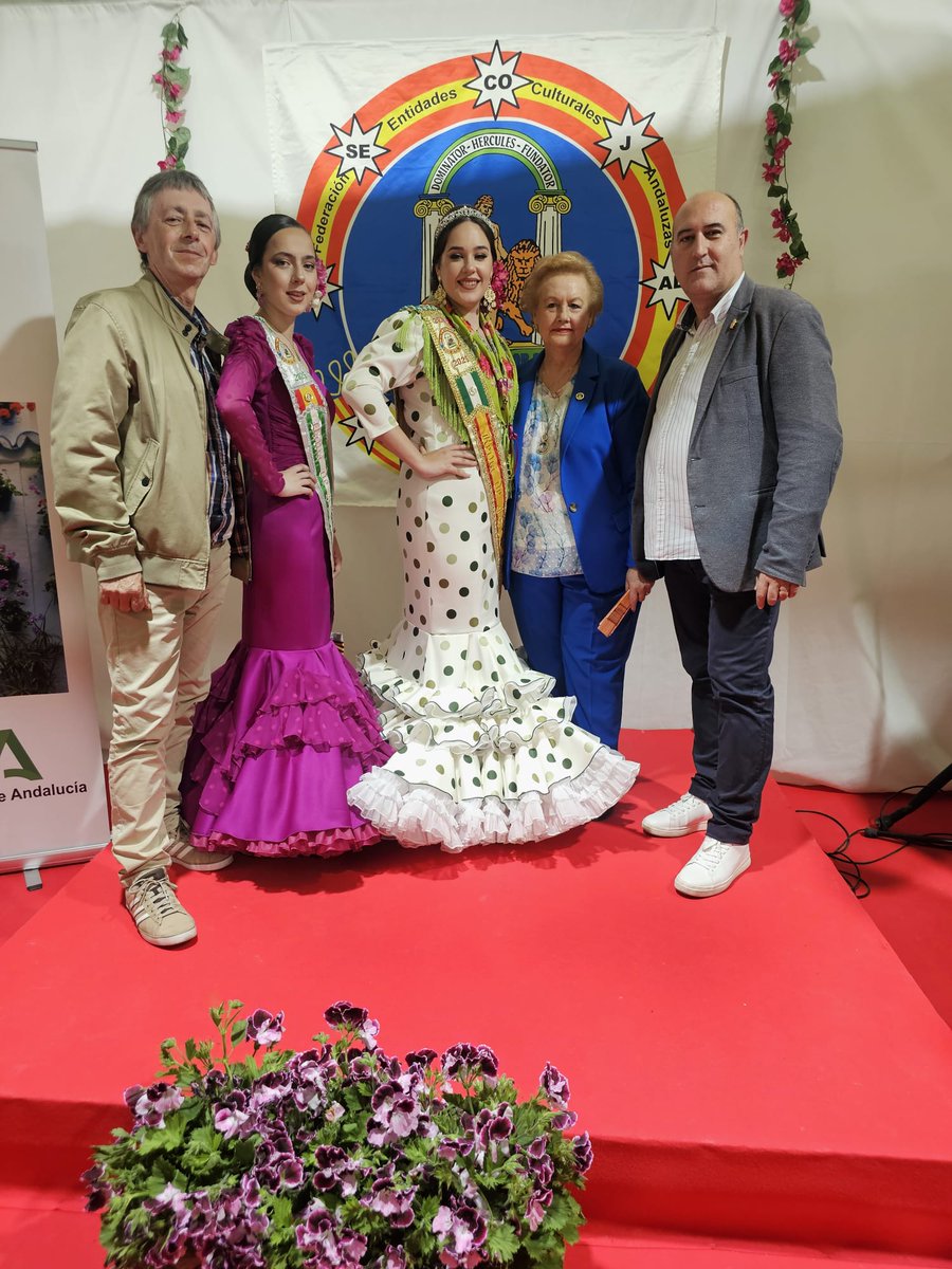 ¡Nos hemos despertado con el corazón 💚🤍💚  lleno de alegría y gratitud!

Ayer vivimos un primer día de 💃🥂 feria andaluza en #Valencia inolvidable, gracias a vuestro apoyo, cariño y energía

¡Mil millones de gracias! 🫂🫶 

¡Os esperamos hoy para
seguir bailando junt@s! 
💃