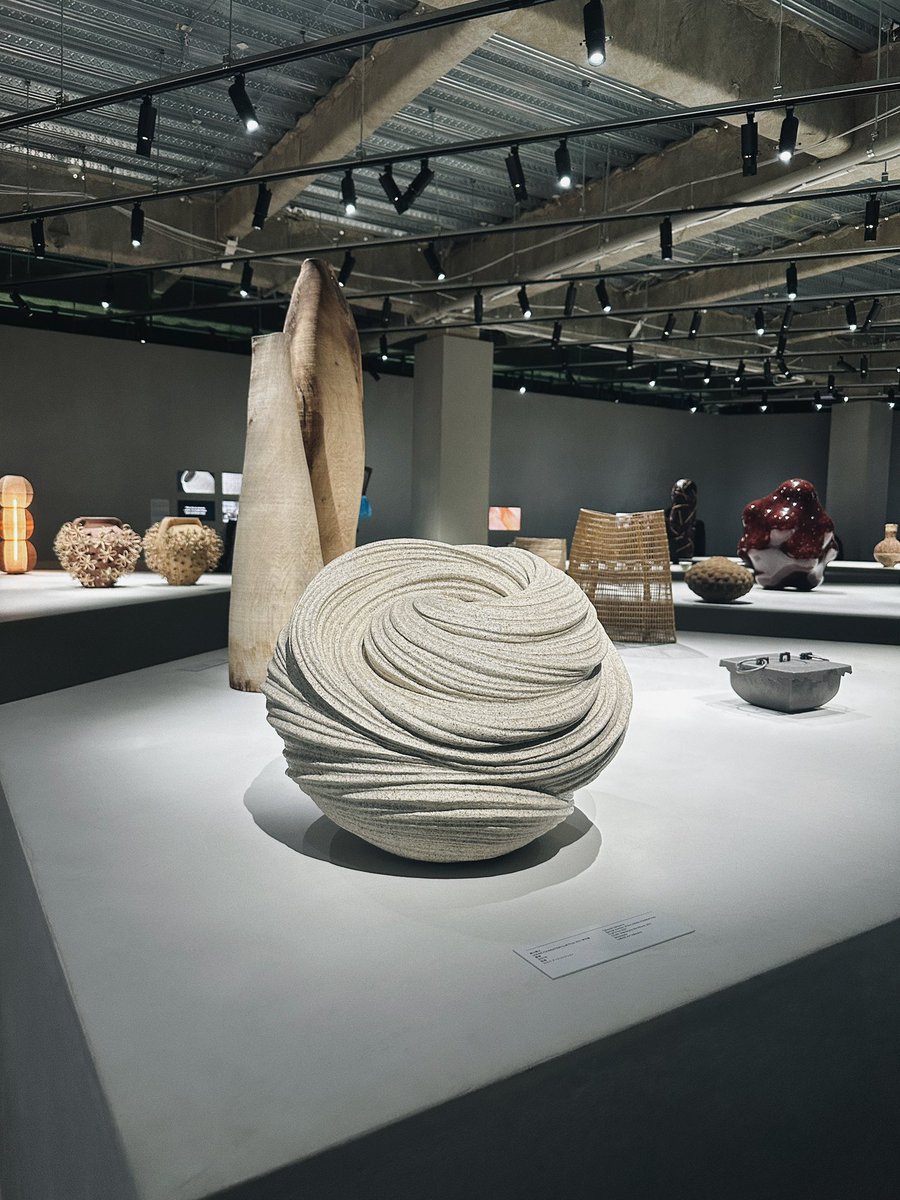 24sy___'s tweet photo. 「ロエベ クラフテッド・ワールド展」を観に行きました！

LOEWEの世界観に没入できるインスタレーションはもちろんのこと、ブランドの歴史、職人のクラフトマンシップを紹介している作品が特に素敵でした

#LOEWECraftedWorldTokyo https://t.co/Q177qZcFeL