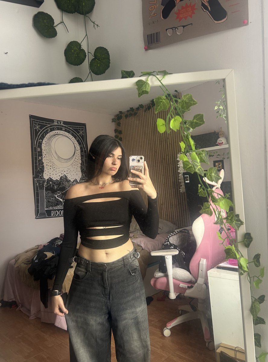 lara🪽 tweet media