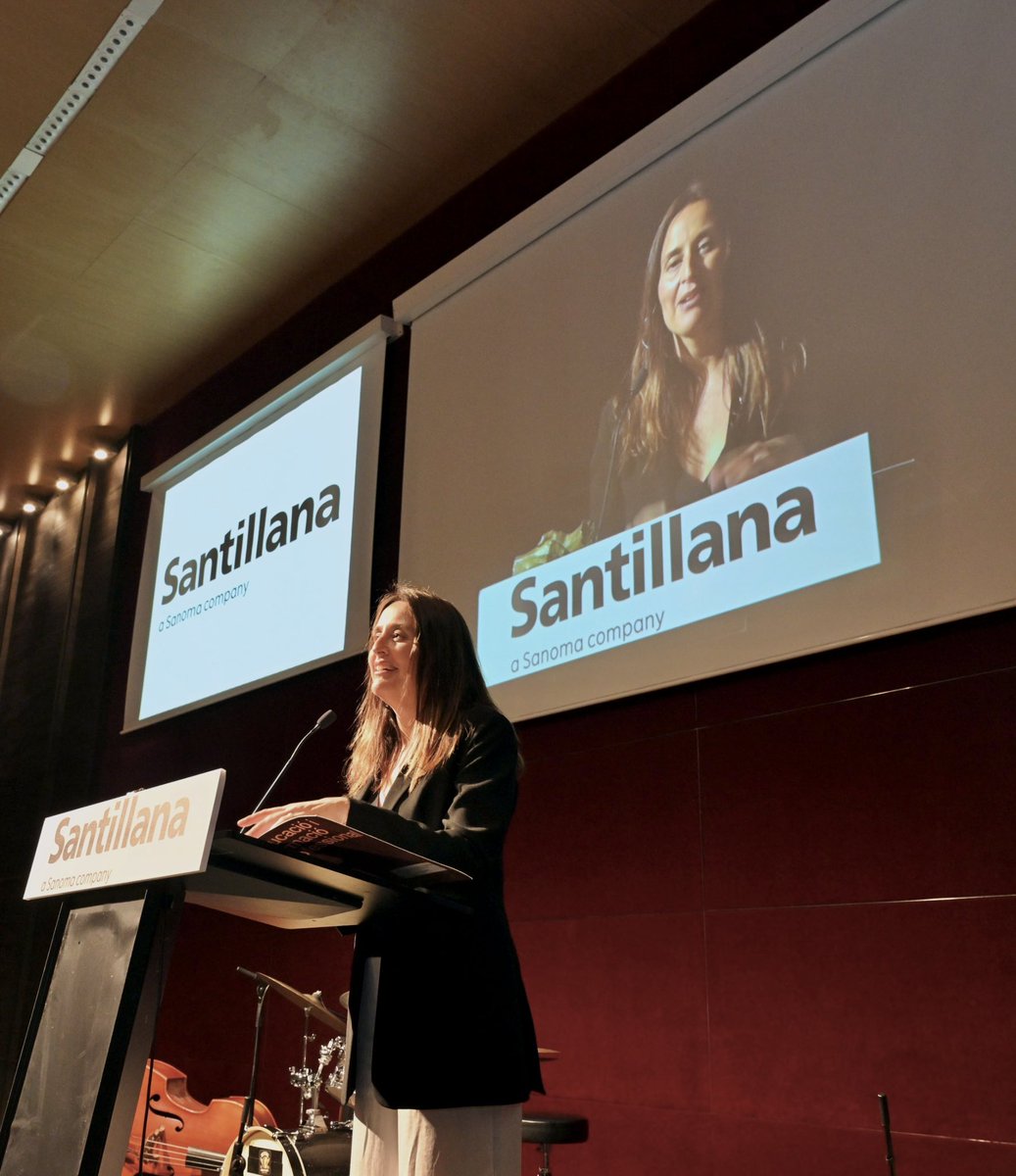 Ha estat un honor participar de la 43a edició de la Nit de l’Ensenyament, organitzada per @santillanaES. Una oportunitat per celebrar la bona feina dels centres educatius i compartir els reptes amb el sector. Gràcies per la vetllada.