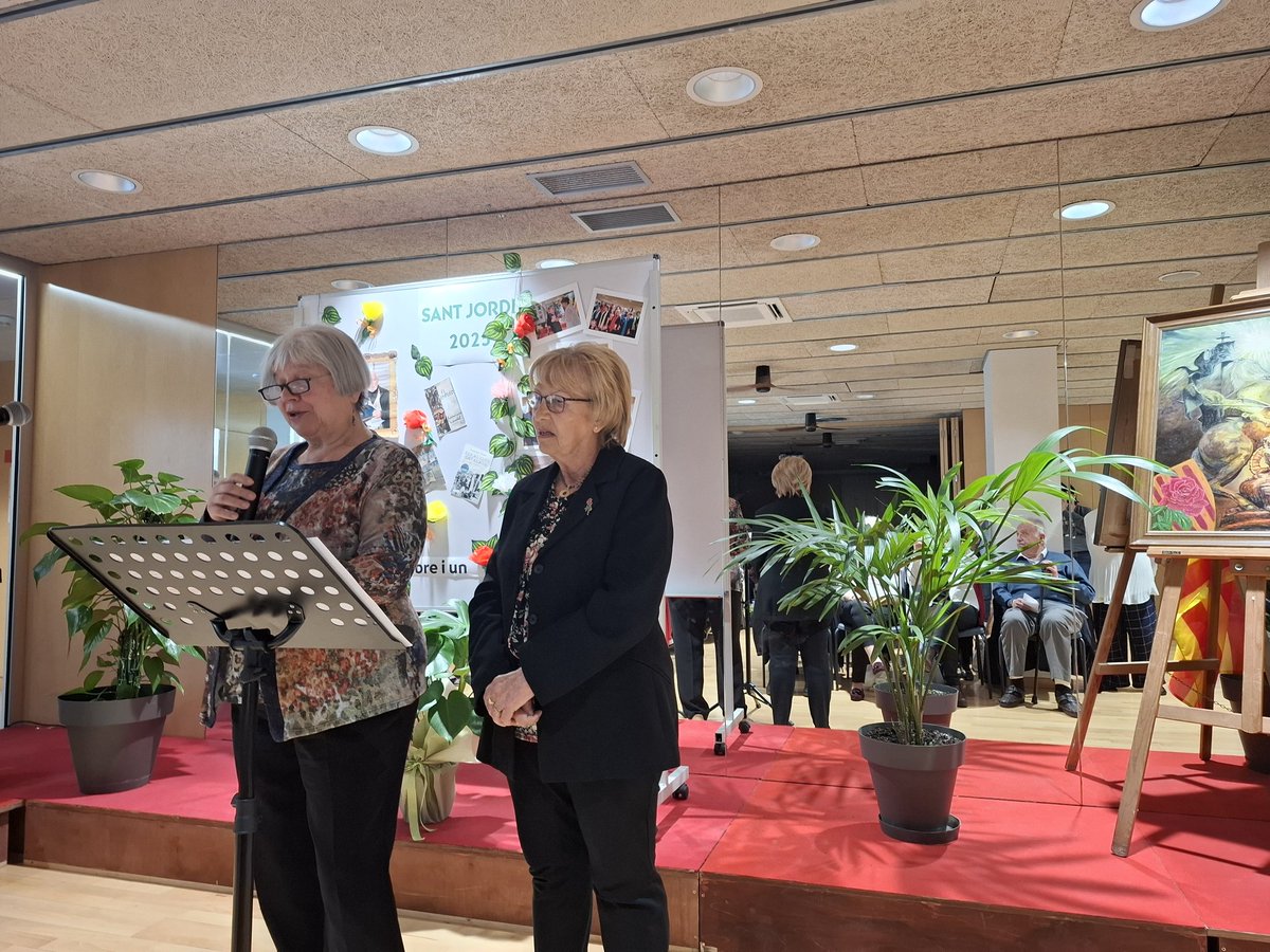 ...les paraules ens acompanyen al llarg de la vida... dijous 8 de maig celebració dels Jocs Florals de l'espai de Gent Gran de l'Esquerra de l'Eixample amb el caliu, la vitalitat i acompanyament de la seva gent. Gràcies per convidar-me!  bcn_eixample