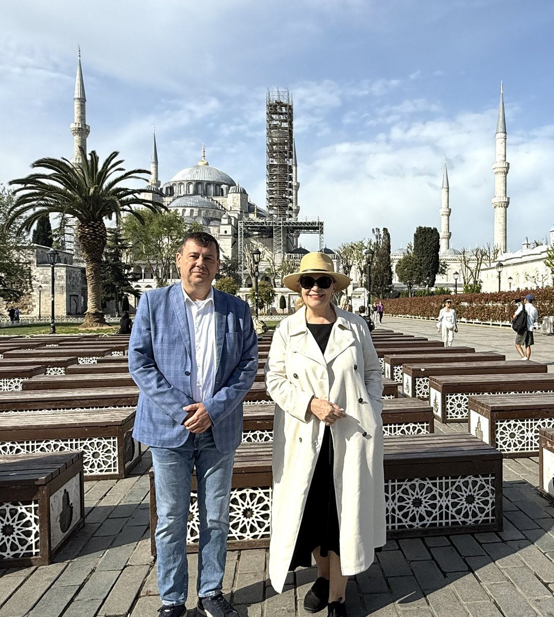 I was happy to meet H.E. Attila Pintér Consul General of Hungary to Istanbul. Had a fruitful discussion on current affairs questions and cultural diplomacy between Türkiye 🇹🇷 and Hungary. 🇭🇺