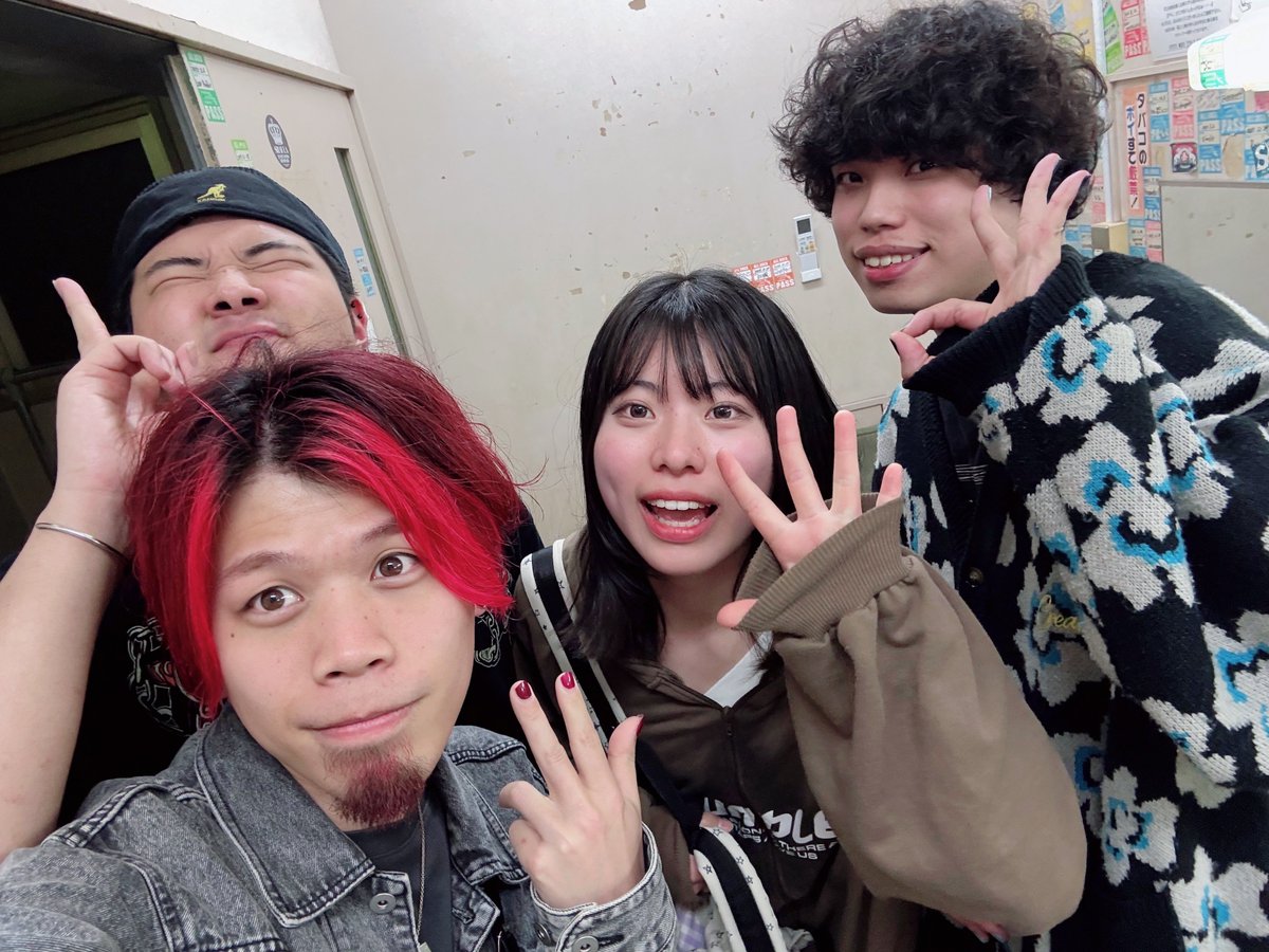 Arakezuri &amp; kobore ブチ上がりツーマン！！

良いライブ見れたー！！！
イケてるドラマーたちと📸🥁