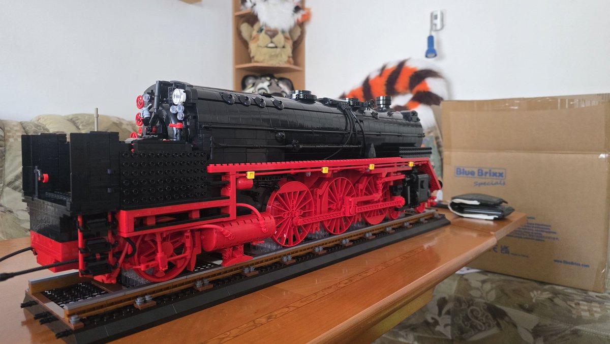 egnur's tweet photo. This thing is getting to big for me 😱

#bluebrixx #br01 #klemmbausteine #steamlocomotive #trainfurs https://t.co/0IyxxHQJxy