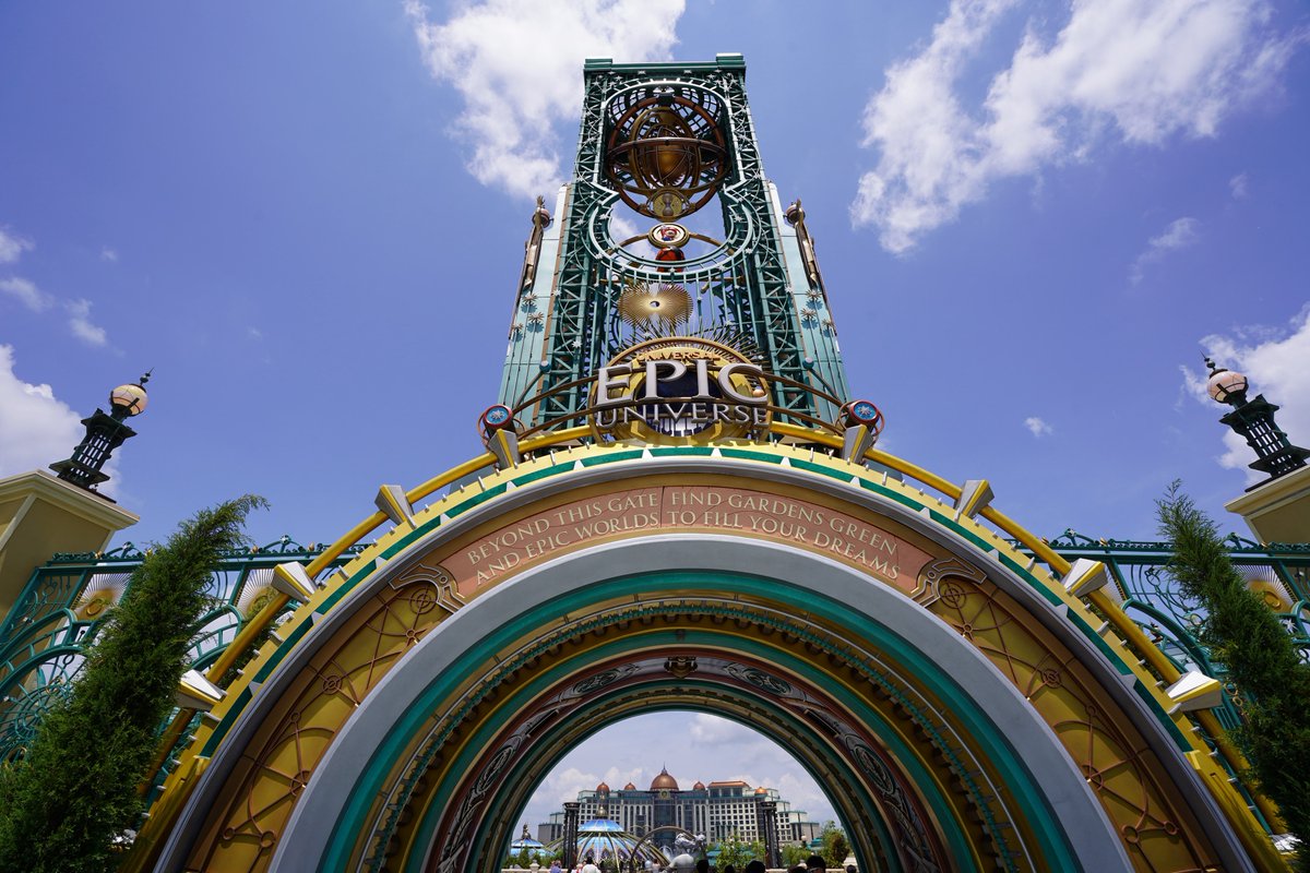Attractions Magazine tweet media