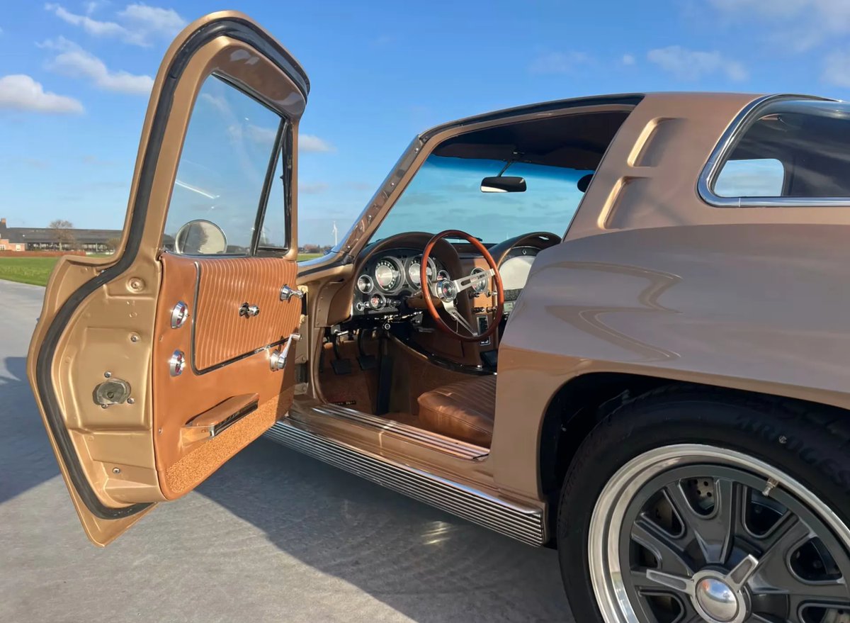 HemmingsNews's tweet photo. 1963 Split-Window Corvette, modernized and dialed in.
Would you track it or just stun the show circuit?
Available Now https://t.co/DL0gHf6JIV
#Hemmings #SplitWindowVette #C2Corvette #ClassicRestomod #CorvetteCulture #HemmingsFinds #IconicChevy https://t.co/qfzmpl8bDw
