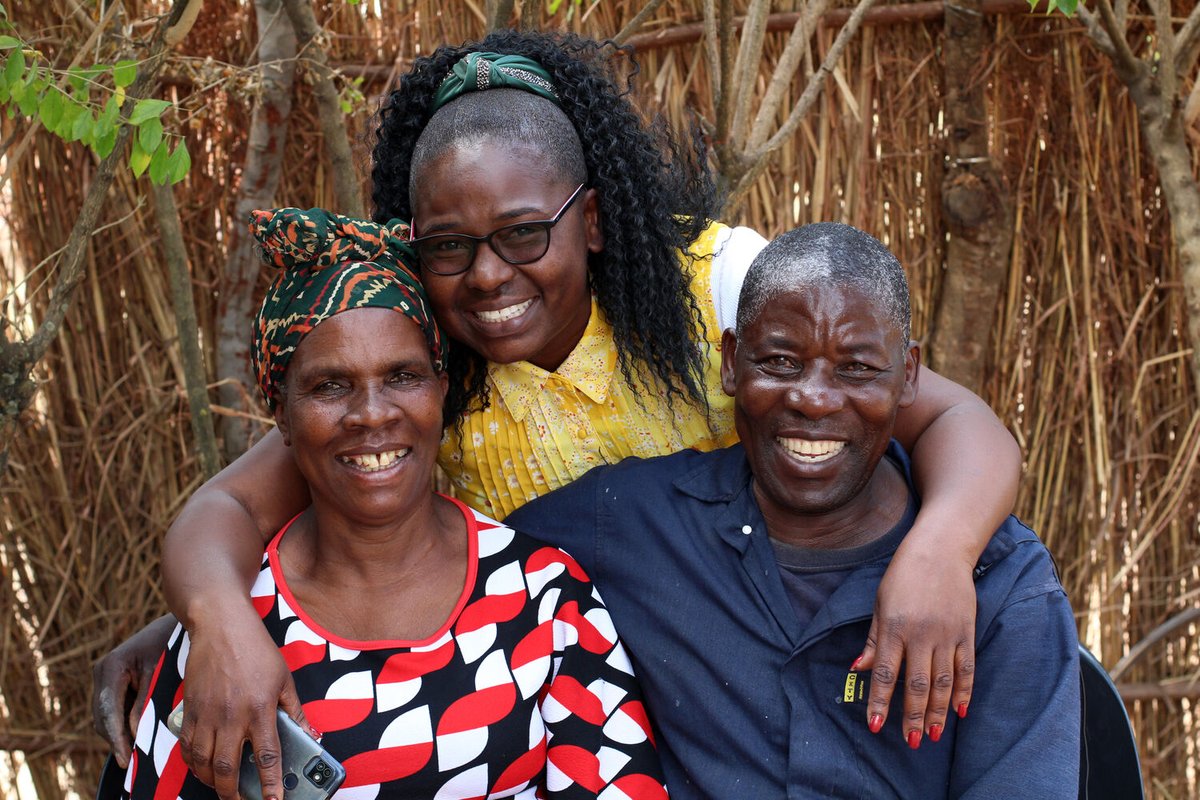 A #MothersDay shoutout to our Community Champions! Since 1993 they have shaped CAMFED's model to best serve the needs of each individual girl.👩🏿‍🎓

Discover more in this Transcending Boundaries podcast featuring our Founder Ann Cotton. <a href="/MastercardFdn/">Mastercard Foundation</a> mastercardfdn.org/en/transcendin…