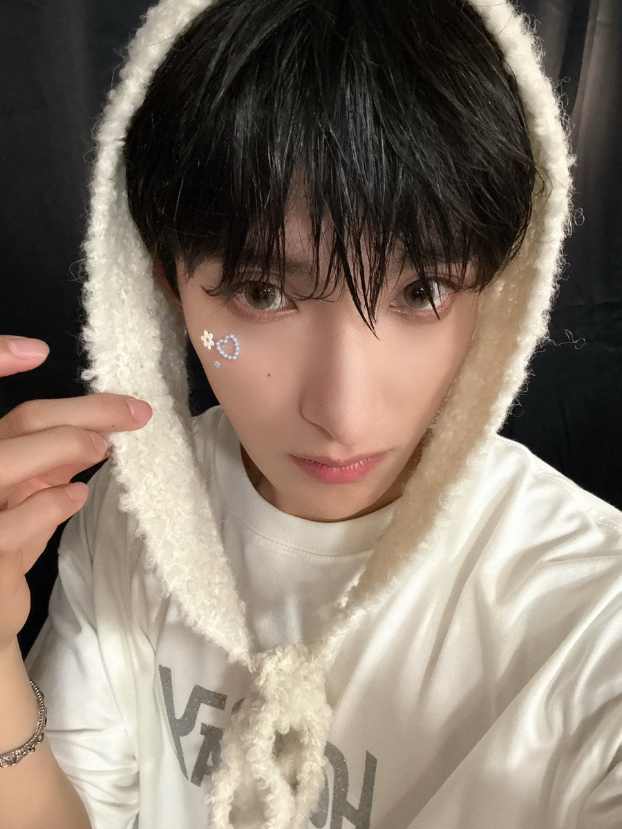 lee_mn0's tweet photo. わーーほんとかわいい ❕
いつも公演後にセルカありがとう 𖥔 ࣪⸝⸝꙳ https://t.co/i0NkxjKVkJ