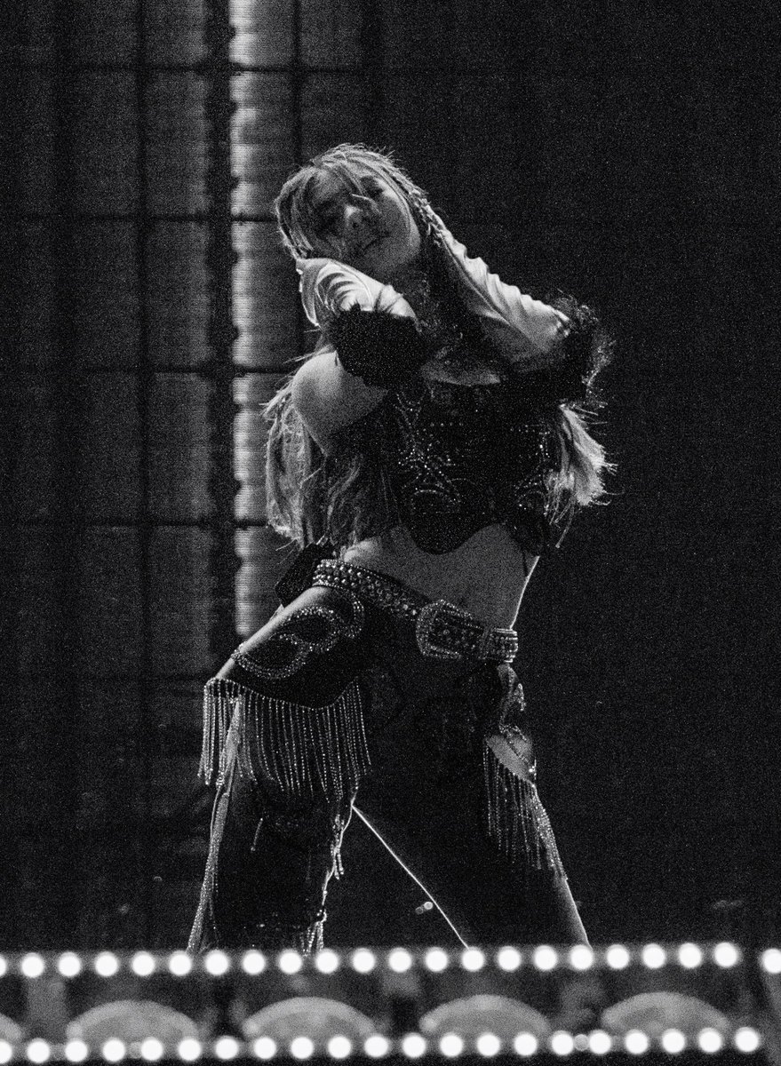 ursmikhaa's tweet image. MIKHA LIM?!??!?!?!?!