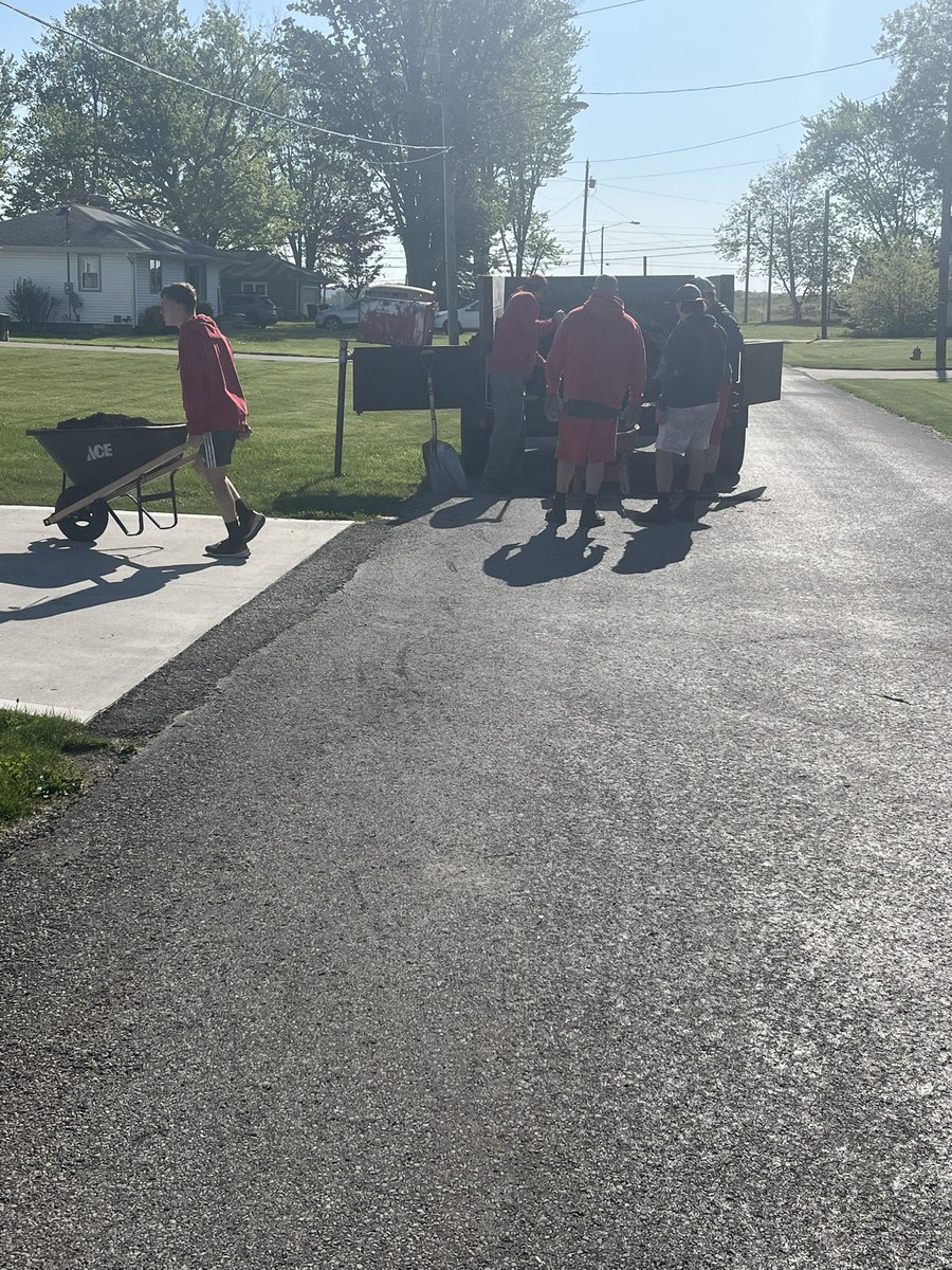 NorwayneFB's tweet image. Mulch Madness day #2! Make sure to get all your mulch needs with us and we can spread it too! Next weekend is the last weekend.