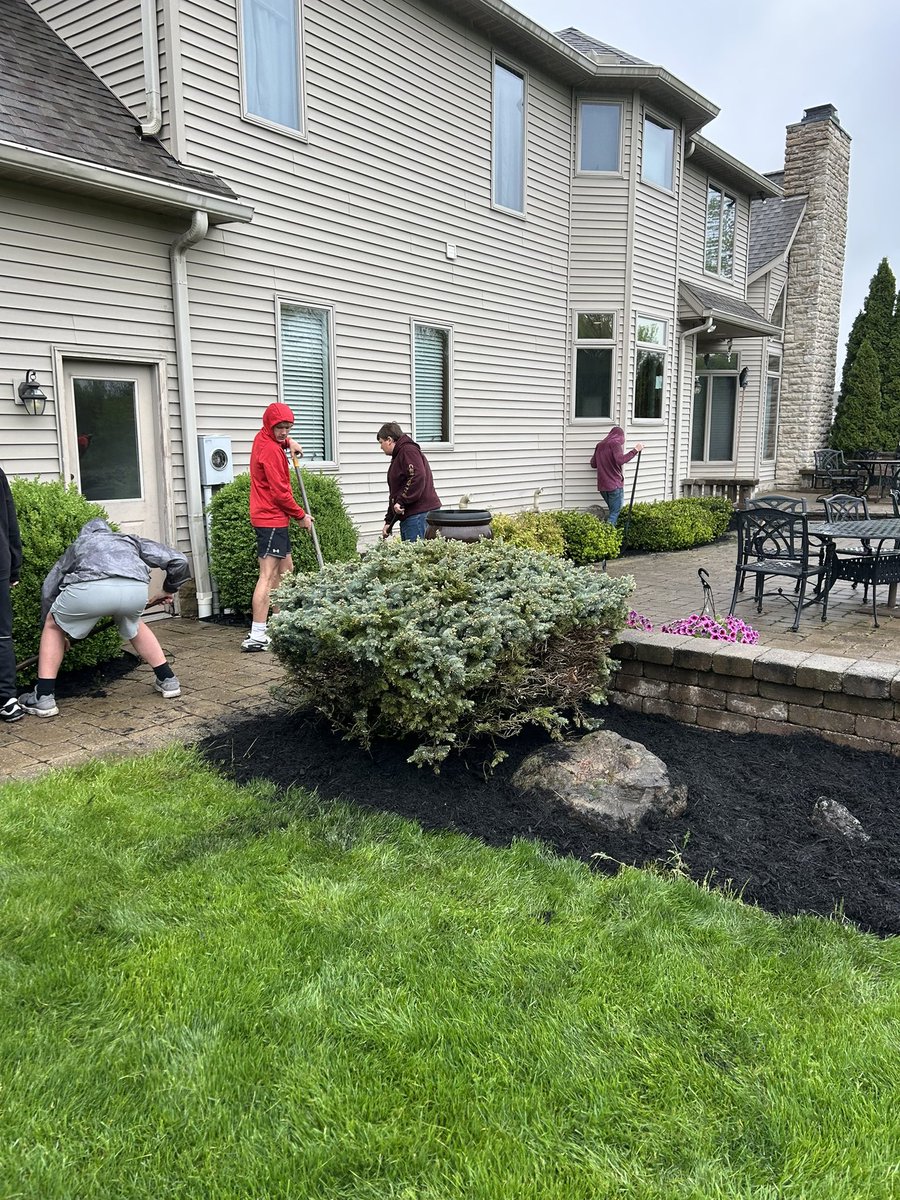 NorwayneFB's tweet image. Mulch Madness day #2! Make sure to get all your mulch needs with us and we can spread it too! Next weekend is the last weekend.