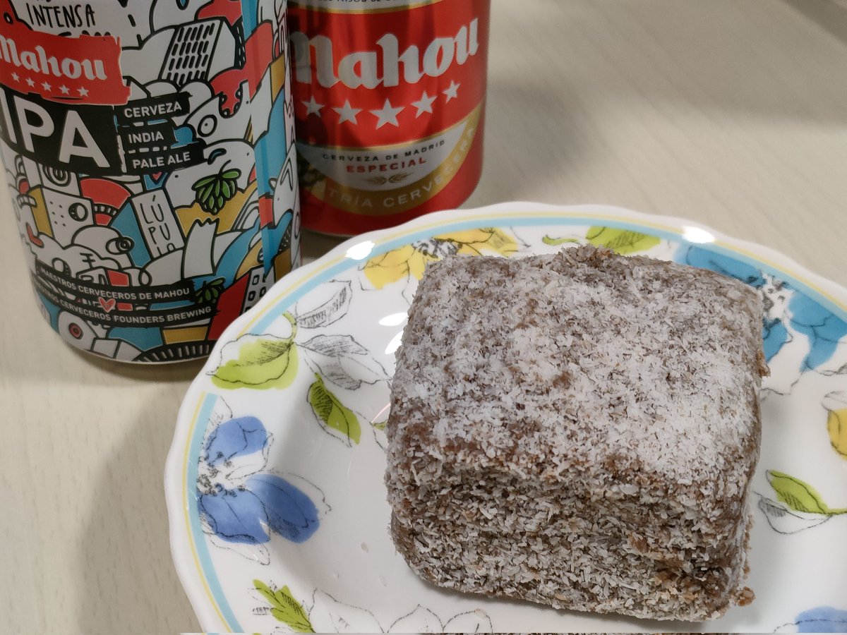 ﾁｶﾚﾀ…
今回のおみやはスペインのビールとオーストラリアのラミントンとかいうお菓子