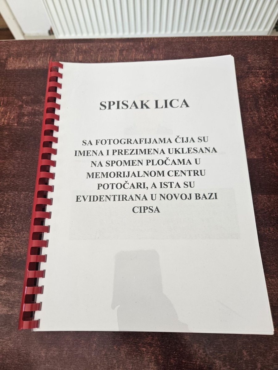 ljubomornazdaja's tweet photo. Рођен у Сарајеву.
Убијен у Сребреници.
Покопан у Поточарима.
Живи у Бечу.

😎 https://t.co/dzrEsdRtJN
