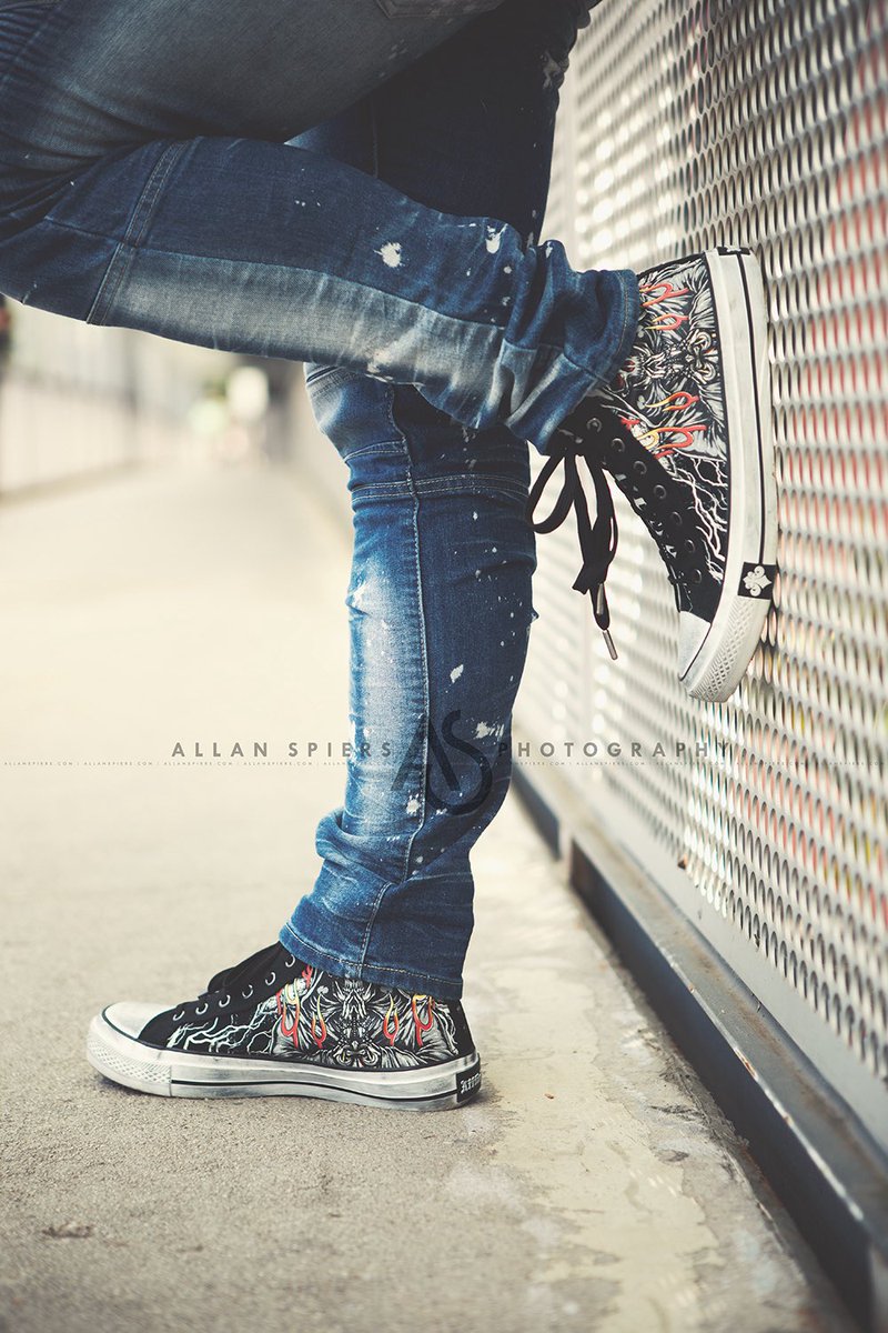 DaphnisVII's tweet image. Every step is a statement.
Laced up in @Affliction — built to turn heads, not follow footsteps.

Photo by @allanspiersphoto 
______________________________
#OOTD #LiveFast #Affliction #Ruletheday #StreetStyle #MensFashion #StyleInspo #shoeslovers #Sponsored