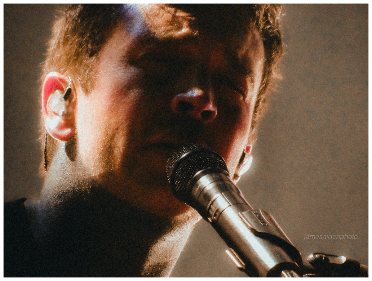 brighteyedwondr's tweet photo. tyler joseph the man that you are #clancydublin #cliqueart https://t.co/s21G2PIGun