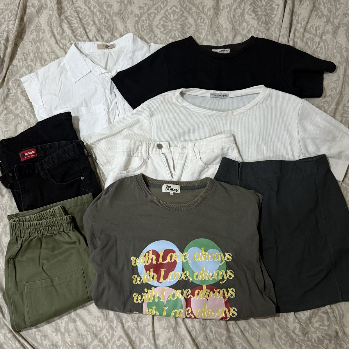 usedyoung_'s tweet photo. ปล่อยเสื้อผ้าค่า มือ 1/2 ราคาเริ่มหลักสิบ❣️
ลง 11/05  20.30น.

ปัก/รี ลด 5 บาท  3 ตัวส่งฟรี
#ส่งต่อเสื้อผ้า #ส่งต่อเสื้อผ้ามือสอง #ส่งต่อเสื้อผ้ามือ2 #โล๊ะตู้เสื้อผ้า #โล๊ะตู้ #ส่งต่อกระเป๋า #ส่งต่อstylist #โล้ะตู้เสื้อผ้า #ส่งต่อduex #ส่งต่อriley #ส่งต่อmelt https://t.co/2yh0A5tfQd