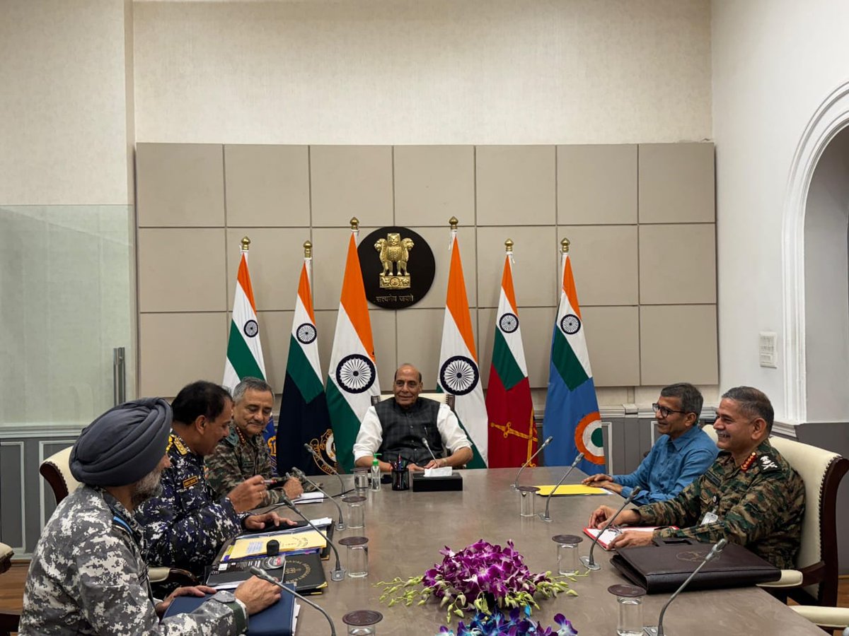 AdityaAbrol10's tweet photo. Confidence and smile!❤️🇮🇳 #ceasefire Jai Hind #IndianArmy https://t.co/GTLLCmhMpc