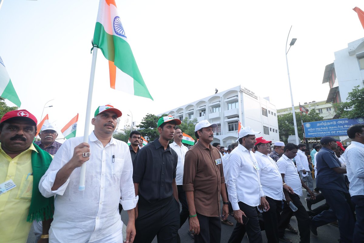 babu2577's tweet photo. தமிழன் என்று சொல்வோம் தலை நிமிர்ந்து நிற்போம் இந்தியாவை காப்போம் இந்தியர்களை காப்போம் தமிழன் என்று சொல்வோம் தலை நிமிர்ந்து நிற்போம்.
@adgpi @Udhaystalin
@Anbil_Mahesh @SalemRRajendran @TRBRajaa @Dayanidhi_Maran https://t.co/pU0jFrtSe1