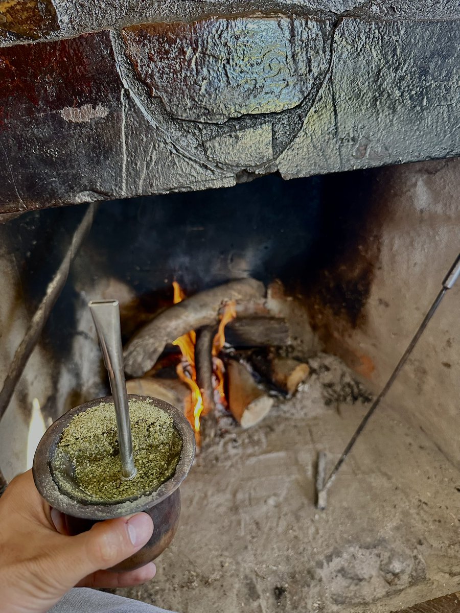 Escuchando a abrazo país y <a href="/Mili_Herrera_H/">Milagros Herrera</a> , desde los pagos esperando para mañana efectuar el voto !