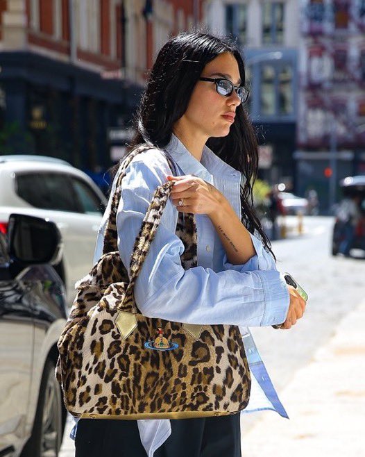 ᅟᅟ ᅟᅟ ᅟᅟ 𝓶𝘶͟𝘴͟𝘩͟𝘳͟𝘰͟𝘰͟𝘮͟ 𝓰𝘰𝘴𝘴𝘪𝘱𝘴 . tweet media