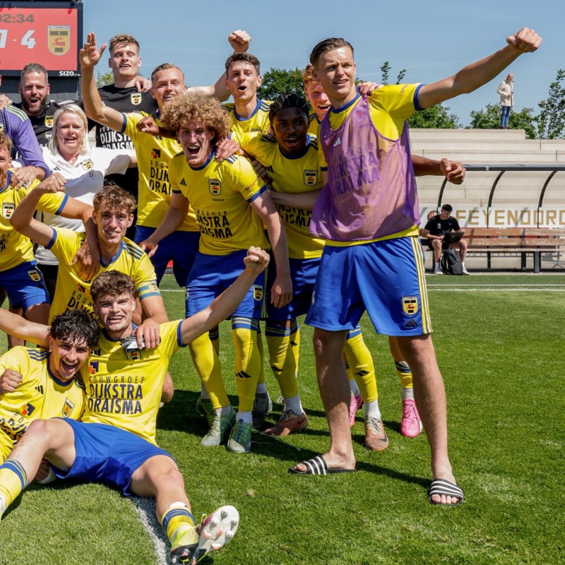 SCCambuurLwd's tweet photo. SC Cambuur O21 = 𝐊𝐀𝐌𝐏𝐈𝐎𝐄𝐍 👑

#CambuurJeugdKomtEraan