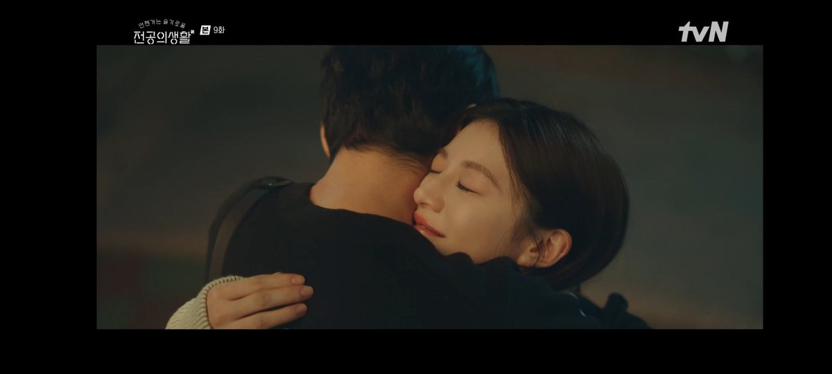HE FINALLY CONFESSED TO HER AND HUGGING EACH OTHER!!
OH MY HEART JUST STOPPED FOR A MOMENT 
#ResidentPlaybook
#언젠가는슬기로울전공의생활
#GoYounJung #고윤정 
#ResidentPlaybookEp9
#ResidentPlaybookEp9