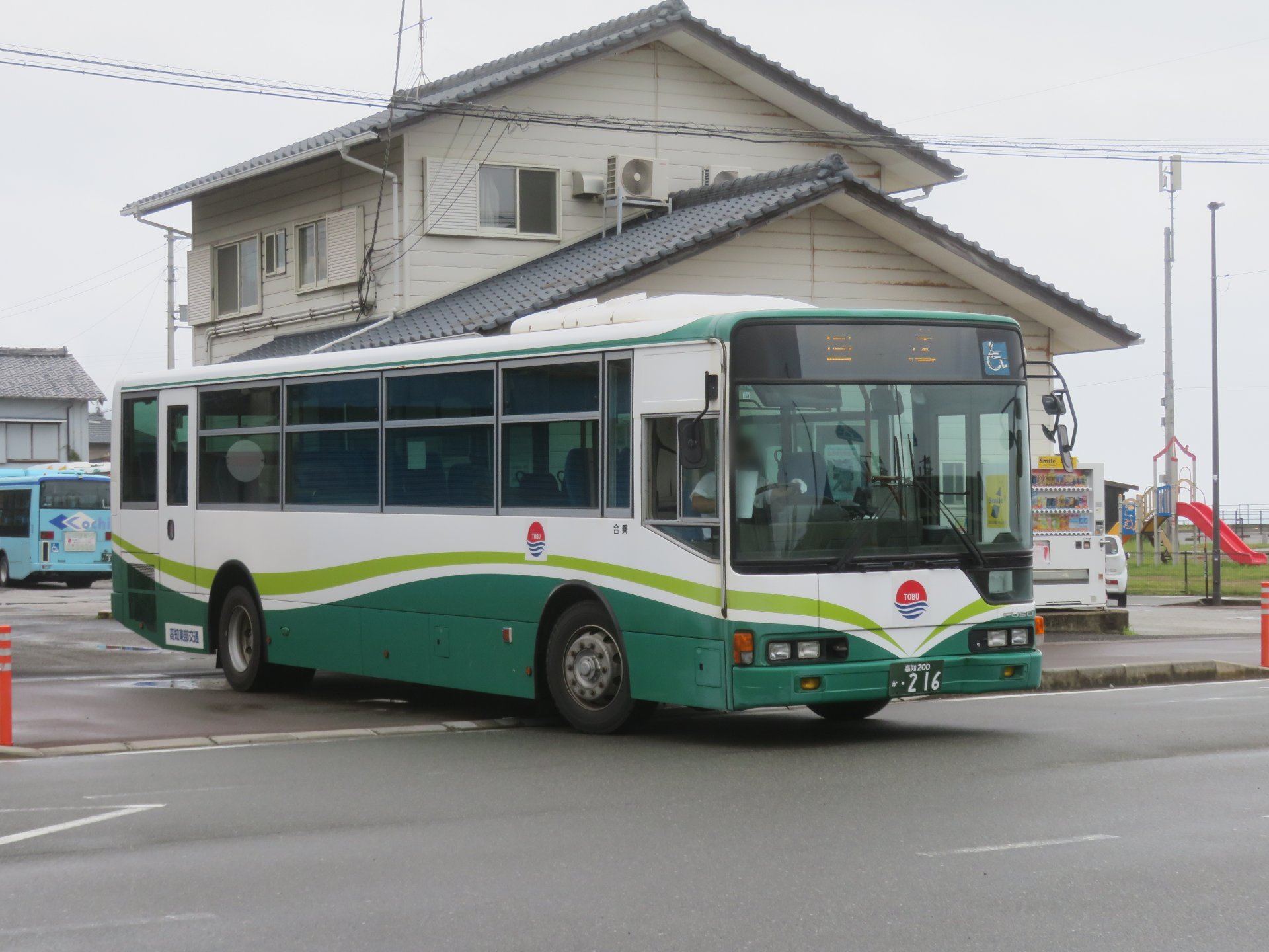 車庫はない車庫前 (@wabus26shakomae) / X
