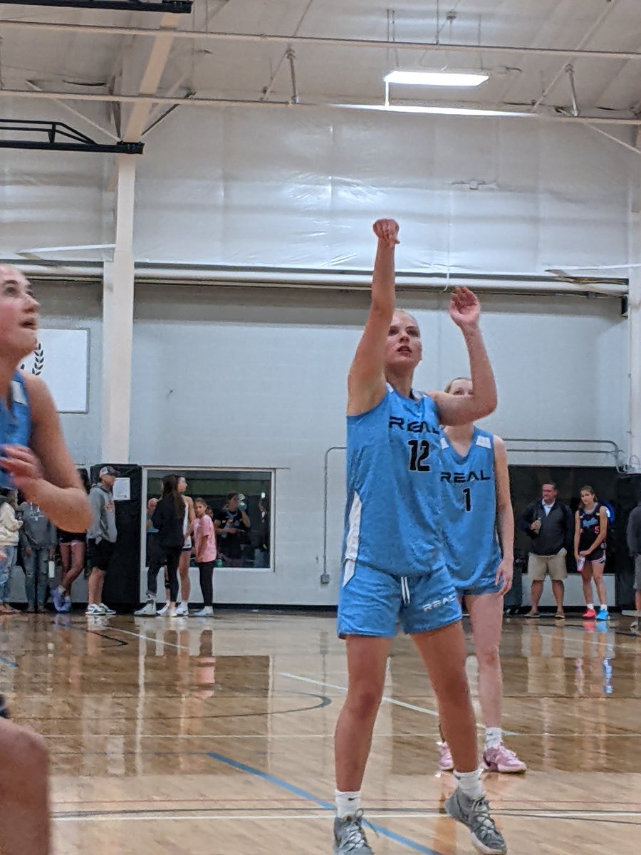 CoachEvanBell's tweet photo. Emma Tice has burst off the dribble &amp; excellent touch on her finishes, communicates w/ teammates. Lauren Seely pins defenders in the post to score off two, knows when to kick the ball out. @libbymaurer10 has great vision &amp; drained the triple. @REALbasketball_ #MothersDayClassic https://t.co/DFweZ9jDaq