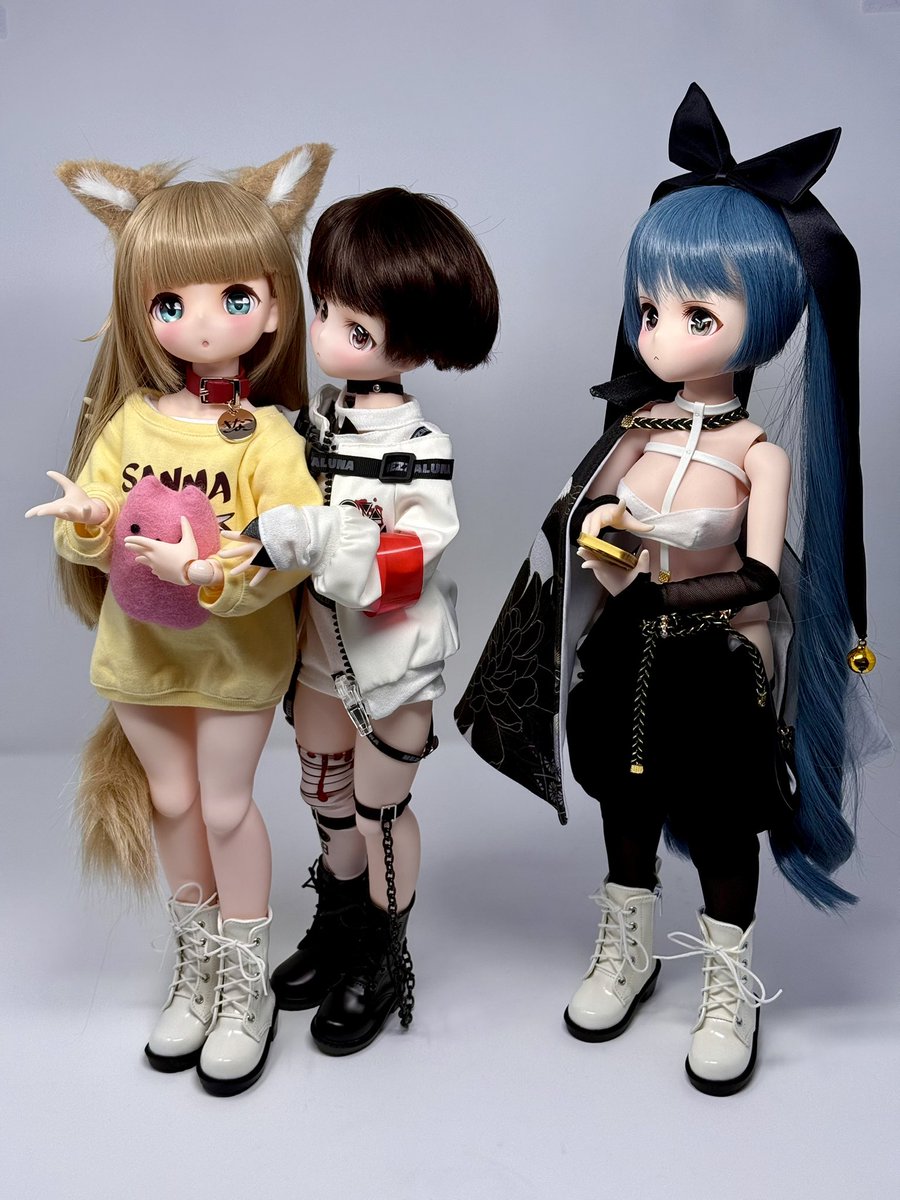 MimiBarnard's tweet photo. ✨ Love is in the air 💕... but so is Amane's death glare.
Kinako + Haruto = 💘
Amane = currently Googling “How much is a one-way ticket to exile?” 🛫📱
#kittyfun #dollbot #bjd #doll #dollhobby #chaos #funtimes #mischiefmakers #mischief #kawaii #animedoll #DOLLBOT
#DBCきなこ https://t.co/B5v6eARlzv