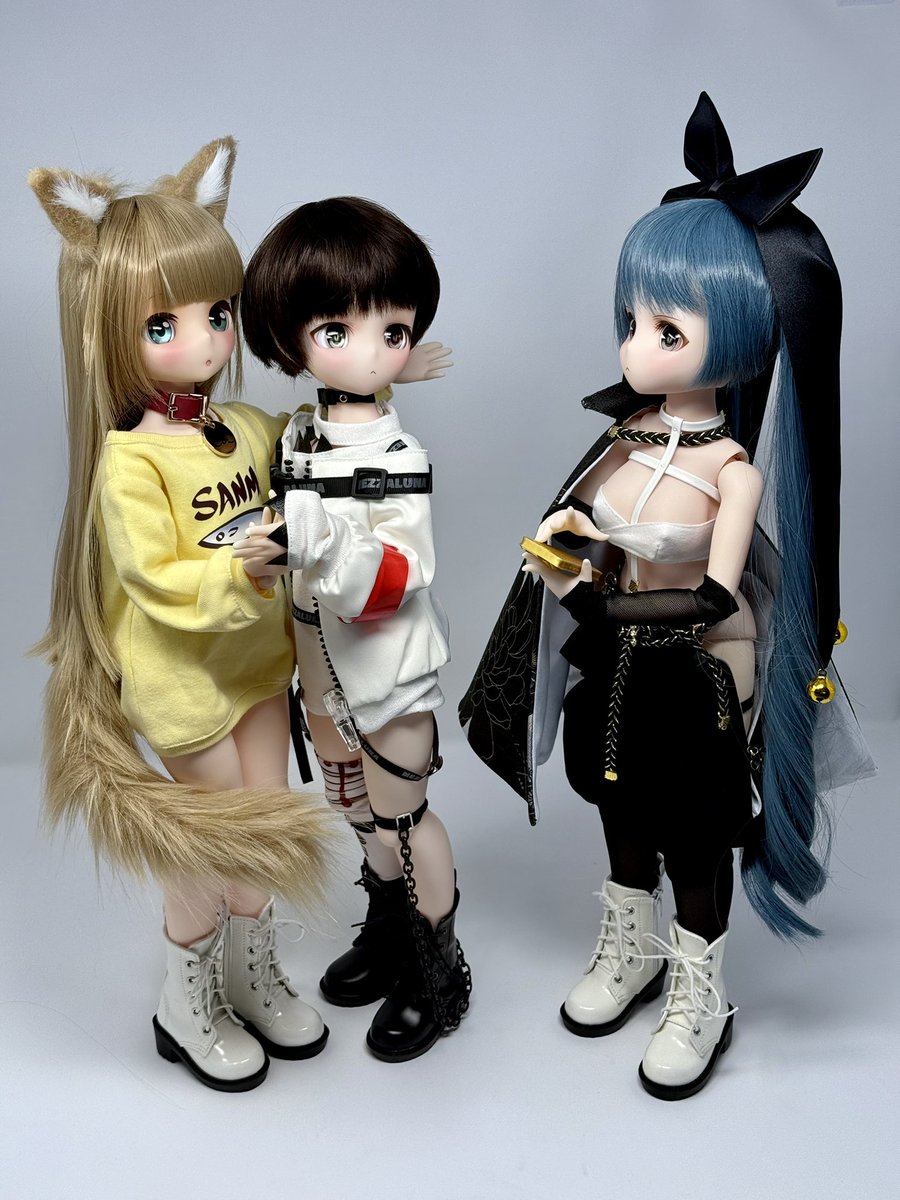 MimiBarnard's tweet photo. ✨ Love is in the air 💕... but so is Amane's death glare.
Kinako + Haruto = 💘
Amane = currently Googling “How much is a one-way ticket to exile?” 🛫📱
#kittyfun #dollbot #bjd #doll #dollhobby #chaos #funtimes #mischiefmakers #mischief #kawaii #animedoll #DOLLBOT
#DBCきなこ https://t.co/B5v6eARlzv