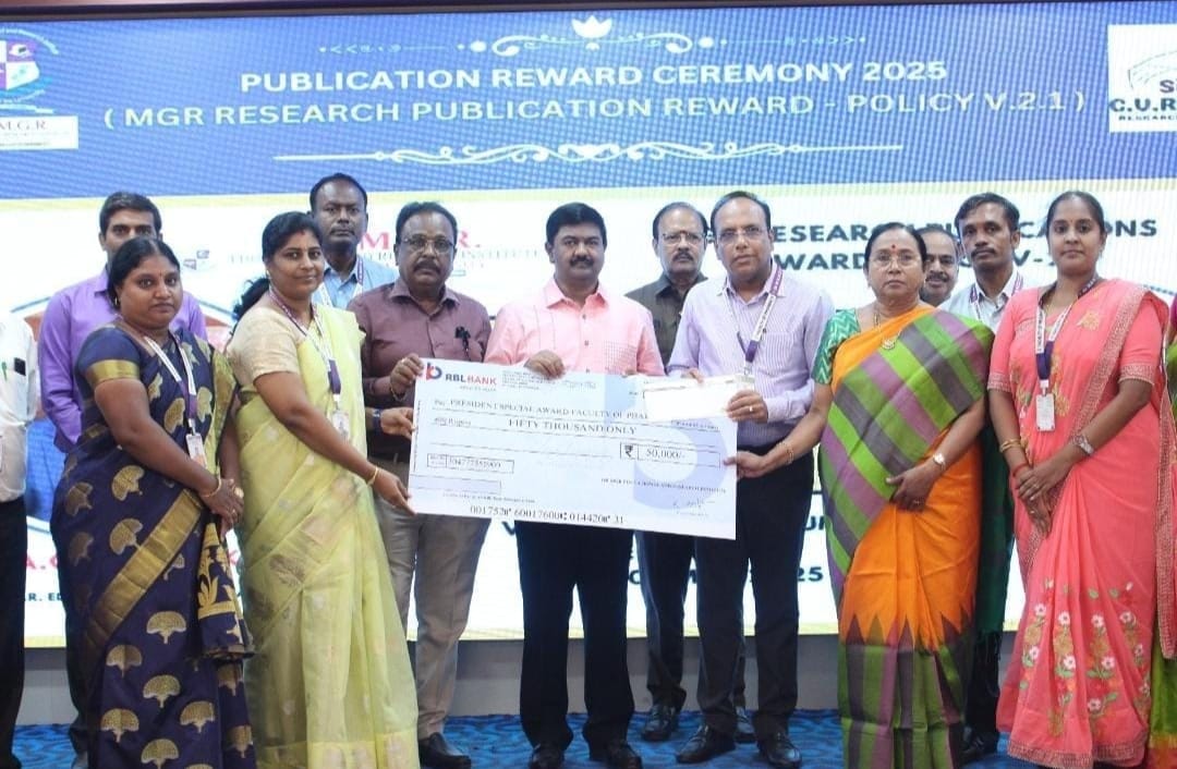 Mgr_Pharma's tweet photo. #MGRERI Faculty of Pharmacy wins the "President Special Award" and a cash prize of Rs.50,000 for exceptional research publication at the Publication Reward Ceremony 2024 - 2025.

#researchpaper #publications 
#awardceremony #cashprize https://t.co/RnUN5GgOVQ