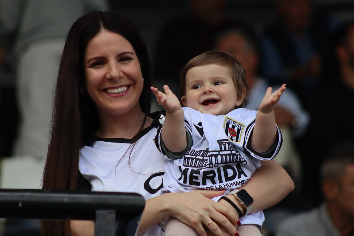 Merida_AD's tweet image. 🗣️ ¡MÉRIDA! ¡MÉRIDA! ¡MÉRIDA! ⚪️⚫️

#MéridaCastilla