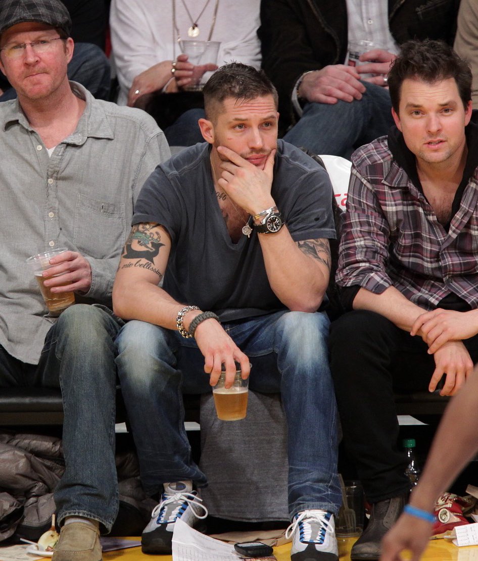Tom Hardy at a Lakers game in 2011, image size:946x1111