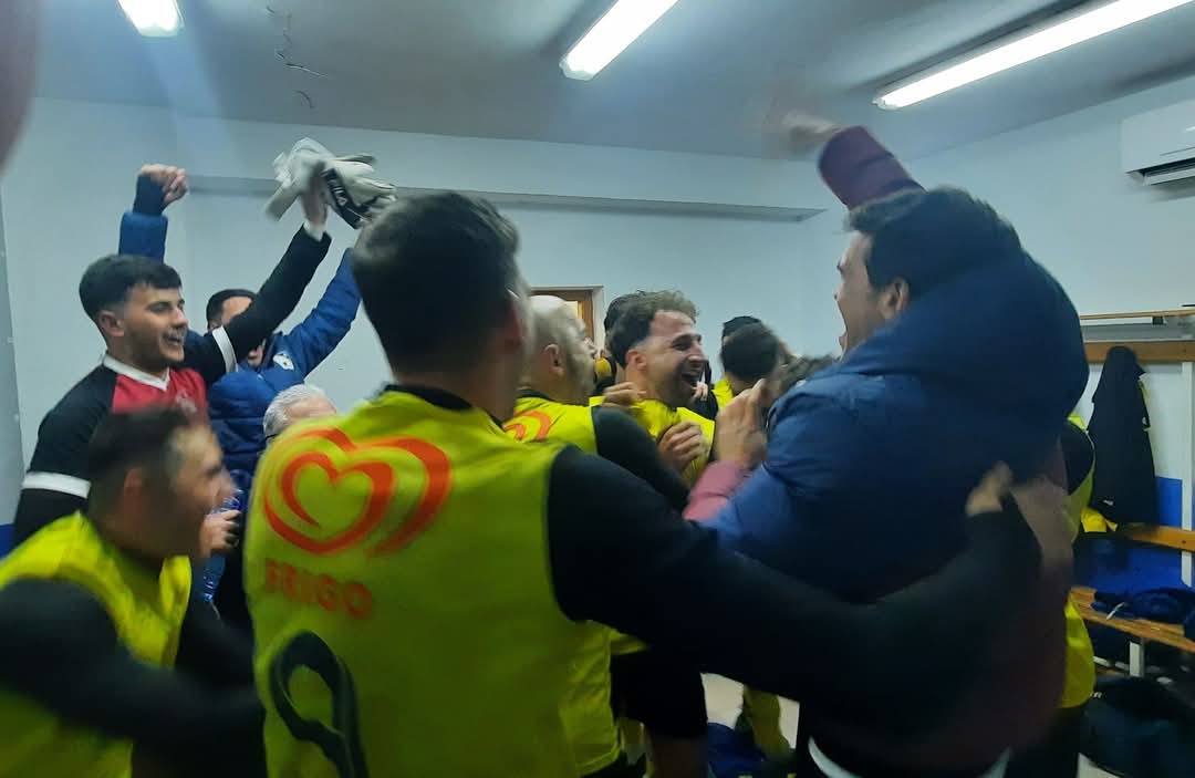 AHORA TOCA SEGUIR DISFRUTANDO 🤪

MAÑANA EMPIEZA OTRA FASE⚽️

OTRAS SEMIFINALES💪

OTRA TEMPORADA ESCRIBIENDO COSAS BONITAS EN NUESTRO CLUB CINCUENTENARIO🥰

LA BANDA DE LOCOS 🎵🎙🎤🎧📻 SEGUIRÁ CON LO SUYO

SOMOS UNA FAMILIA FELIZ🤣

VAMOS BEGÍJAR CF ‼️

#50AñosDeHistoria

💛🖤