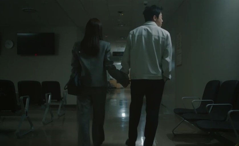 OMFG?!!!! LEE IKJUN AND CHAE SONGHWA IN ONE FRAME WHILE HOLDING HANDS OMGG 😭😭😭😭 WE’RE SEEING OUR IKSONG AGAINNNNNNN GUYSSS OMGGGGG HELPPPPP I CANT BREATHEEEE OUR SHIP IS BACKKKKKK 😭😭😭

#ResidentPlaybook
#ResidentPlaybookEp9
