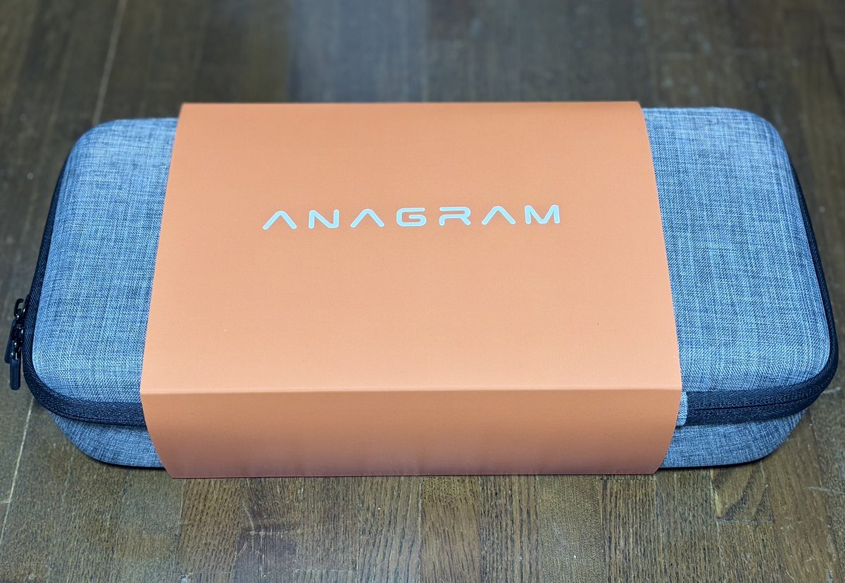 Darkglass Electronics ANAGRAM 筐体とケースがまずカッコいい。 専用