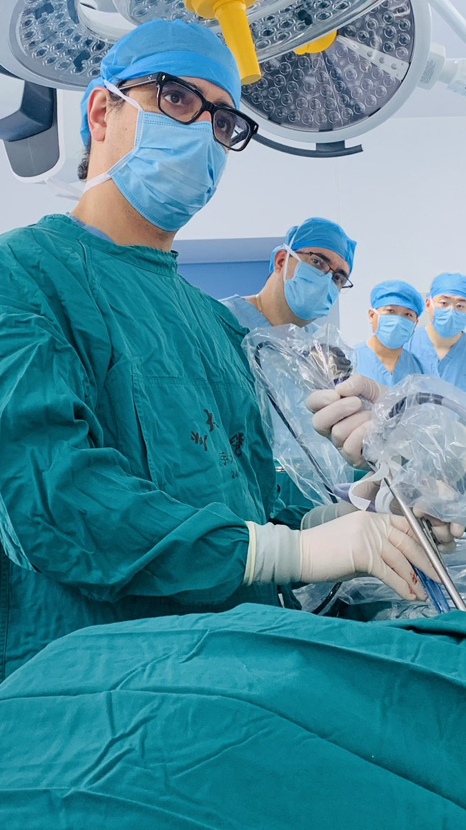 dgonzalezrivas's tweet photo. Two cases of live surgery this afternoon in Lanzhou, Gansu province: UVATS Anatomic segmentectomy S3 and UVATS right upper lobectomy https://t.co/V26xaeEAr5