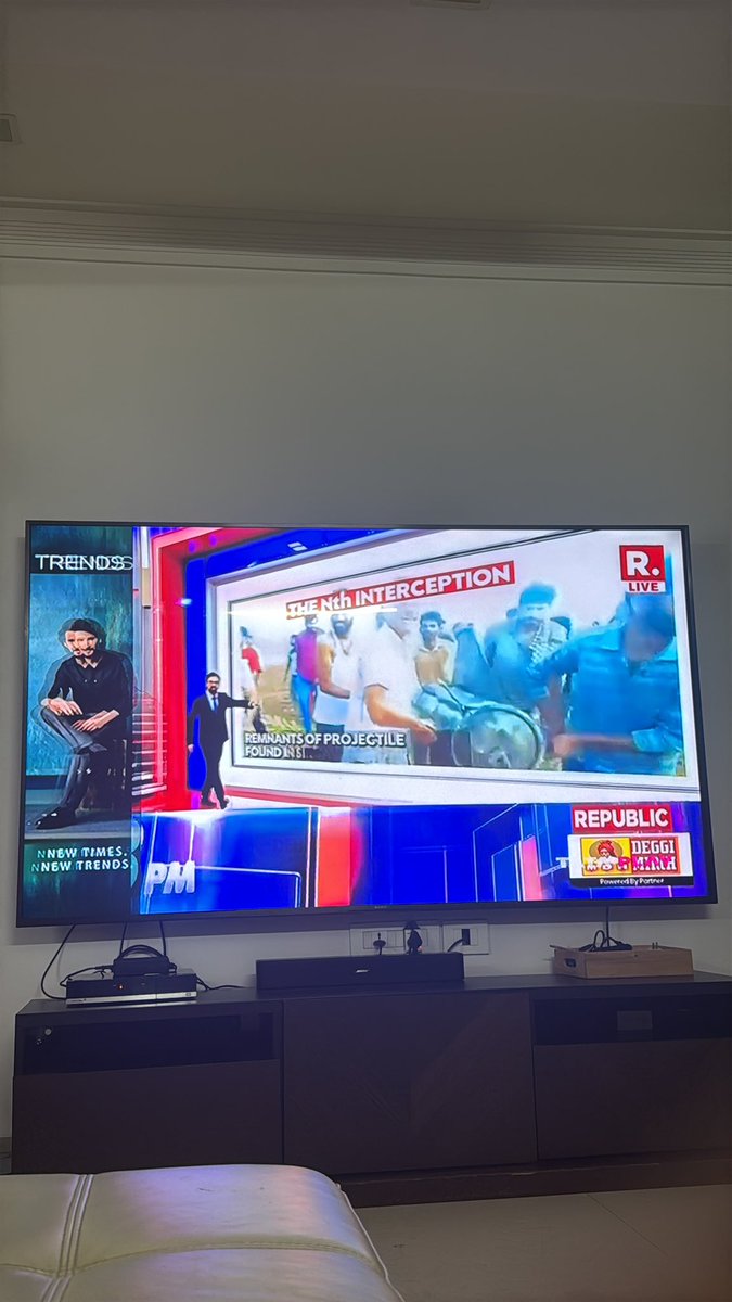 Drewv__'s tweet photo. Can you believe this news channel , mfer is talking about misiles when ceasefire has just been announced instead of addressing what the future holds  ,fucking war mongerers
do better @republic https://t.co/VGRZL20yJ6