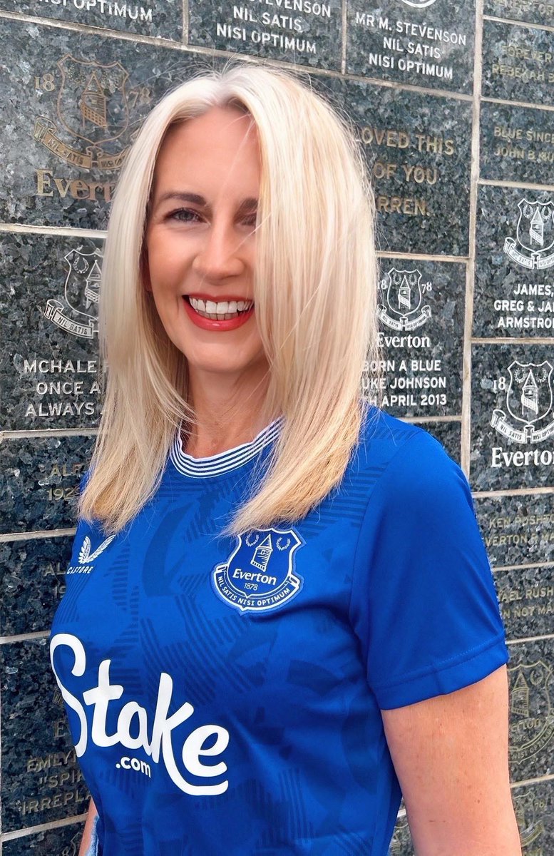 TheAndiMac's tweet photo. At the end of every era is the beginning of something new @Everton 💙 #goodisonpark https://t.co/dAEMPr9jbV