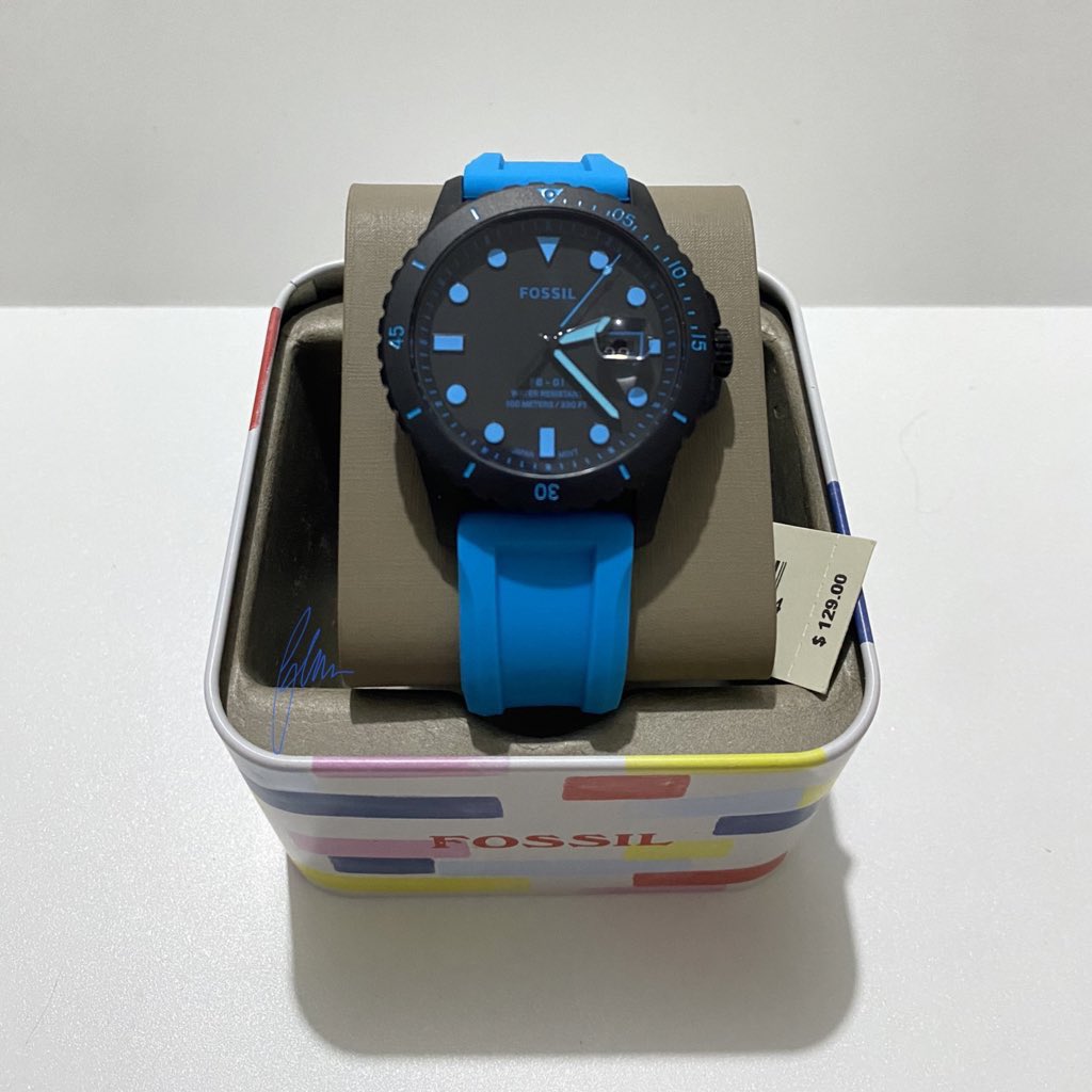 taecendaa's tweet photo. WTS Jam Tangan FOSSIL FS5682 Japan Movement Blue Neon Rubber Strap

Price💰1.5jt, boleh nego tp jangan sadis.

Beli tahun 2020, harganya 1.9jt. Tidak pernah dipakai sama sekali, like new. Pengiriman bisa melewati shopee (ada diskon lagi) atau jne.

#zonauang️ #zonajajan #zonaba https://t.co/YLgfNV1pr0