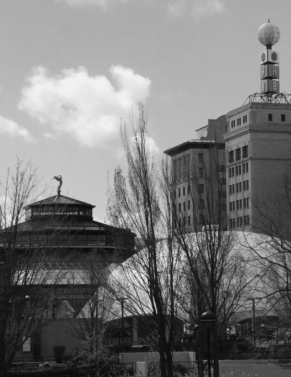 The May 2025 issue of #EastVillageMagazine is on newsstands now!

Can’t wait for your issue? Click below for a digital copy now. Happy reading!

eastvillagemagazine.org/2025/05/10/the…