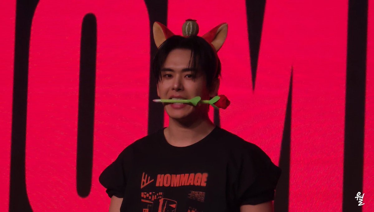 Holy_spring_'s tweet photo. 250510 HOMMAGE 
물기 싫었어??😂

#이호원 #호야 https://t.co/Whb3LUVBuV