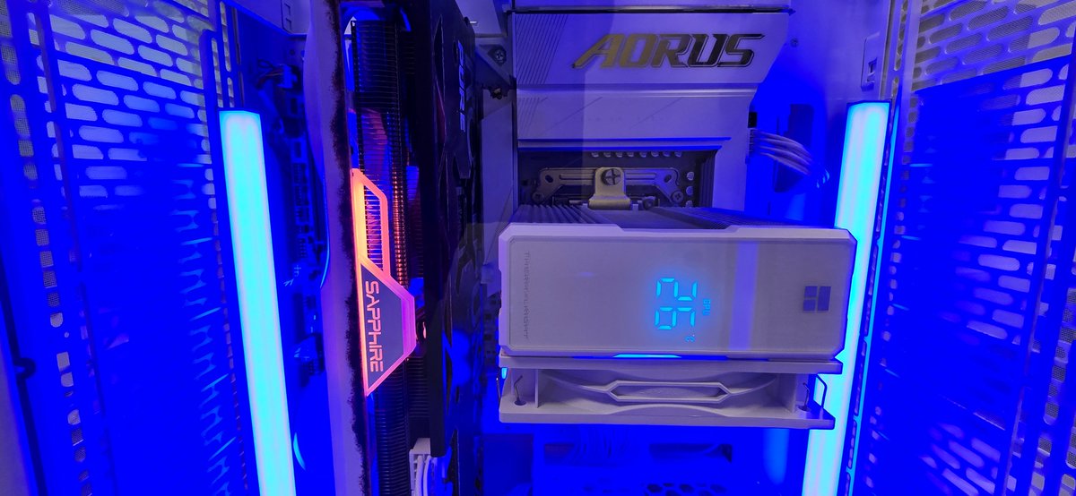 hagomist's tweet photo. New setup ok photos

AMD Ryzen 7 7700
Thermalright Assassin X 120 R Digital
Gigabyte B650E AORUS ELITE X AX ICE
Kingston FURY Beast RGB 32 Go
Kingston NV3 1 To
Sapphire RX 7700 XT
Seasonic FOCUS GX-750
Thermaltake The Tower 600

@AMD @Seasonic @Thermaltake_fr @Thermaltake_na https://t.co/ZW0dcmpf4g
