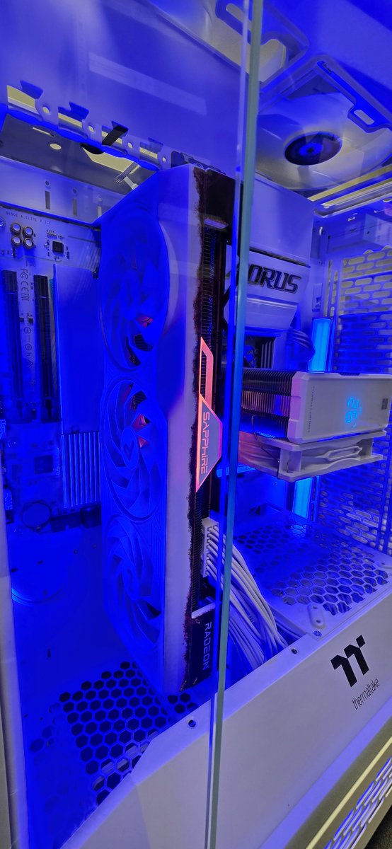 hagomist's tweet photo. New setup ok photos

AMD Ryzen 7 7700
Thermalright Assassin X 120 R Digital
Gigabyte B650E AORUS ELITE X AX ICE
Kingston FURY Beast RGB 32 Go
Kingston NV3 1 To
Sapphire RX 7700 XT
Seasonic FOCUS GX-750
Thermaltake The Tower 600

@AMD @Seasonic @Thermaltake_fr @Thermaltake_na https://t.co/ZW0dcmpf4g